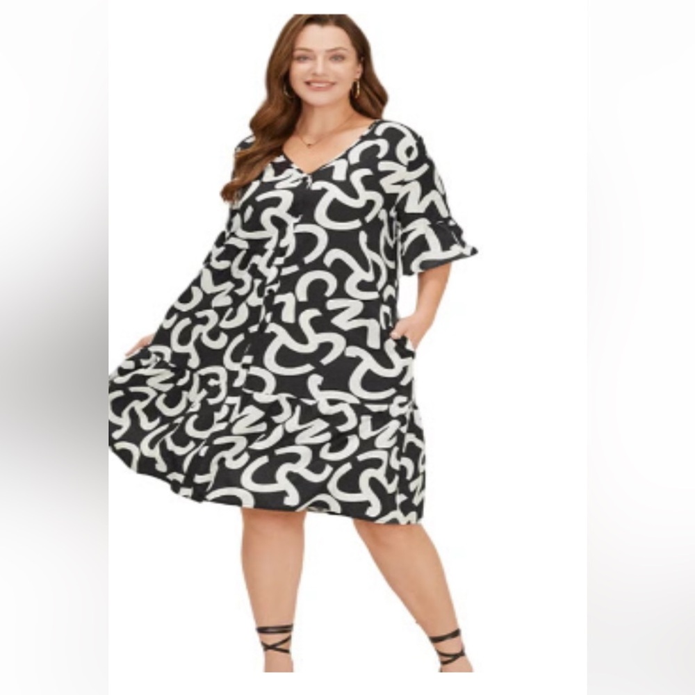 BloomChic geometric print faux button up flare sleeve ruffle tier dress Sz 18/20